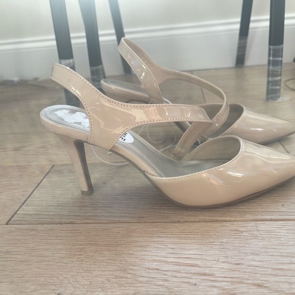 New Beige Patent Leather Slingback Heels - Picture 5 of 7